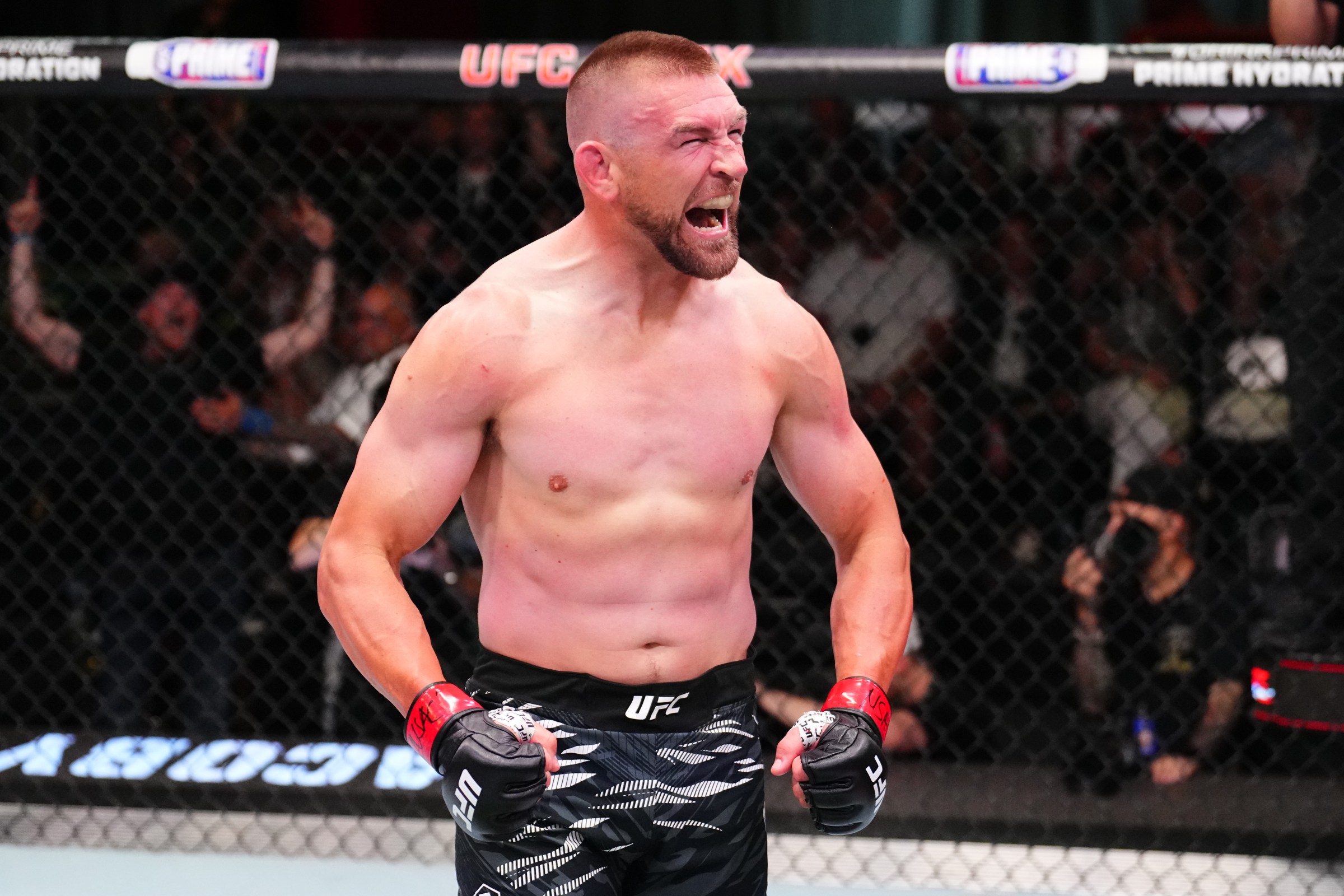 UFC Vegas 113 video: Dustin Jacoby scores brutal knockout over Julius Walker after referee allows fight to continue