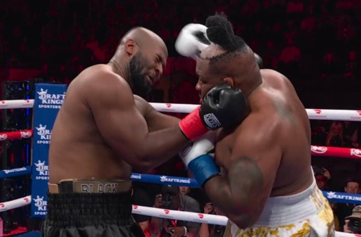 Jarrell Miller loses hair during boxing match, throws toupee in crowd