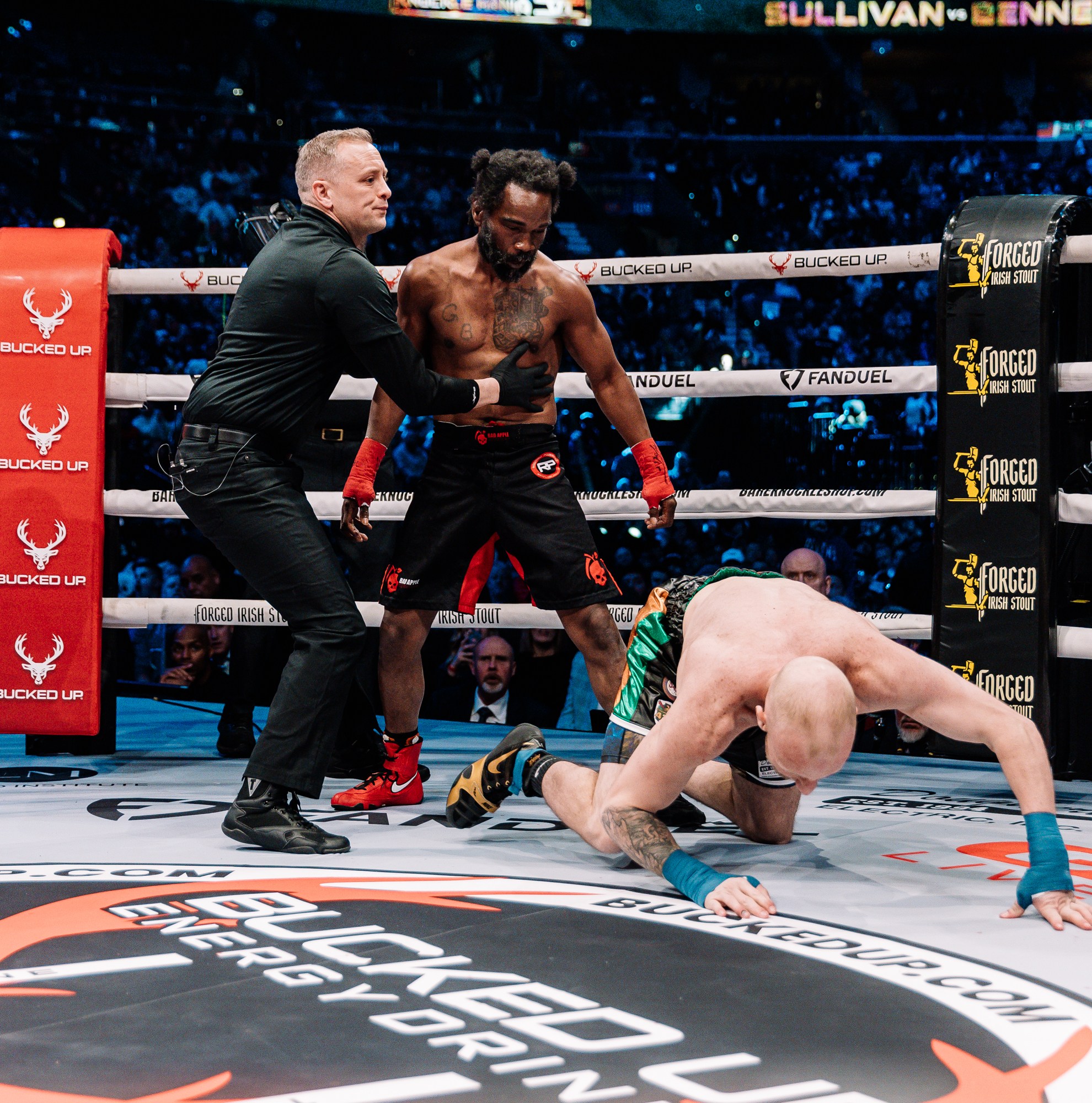 168手机彩票幸运五澳洲版官网 video: 46-year-old Charles Bennett sends Pat Sullivan through the ropes for shocking knockout