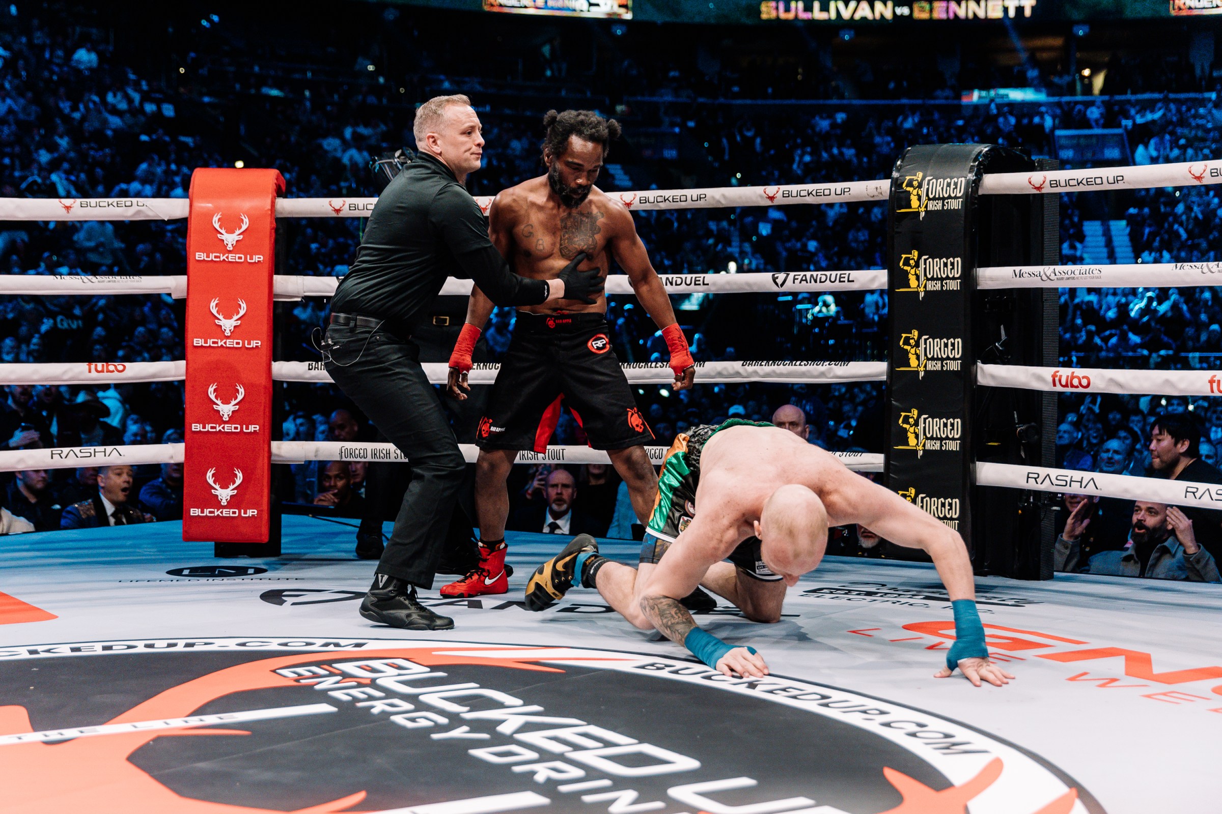 168手机彩票幸运五澳洲版官网 video: 46-year-old Charles Bennett sends Pat Sullivan through the ropes for shocking knockout
